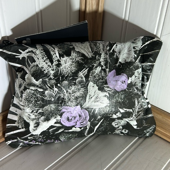URBAN DECAY Purple Roses  Makeup Bag - Picture 1 of 5